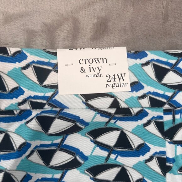 Crown & Ivy Women's 24W Regular Printed Shorts - Blue & White Umbrella Pattern - Picture 5 of 11